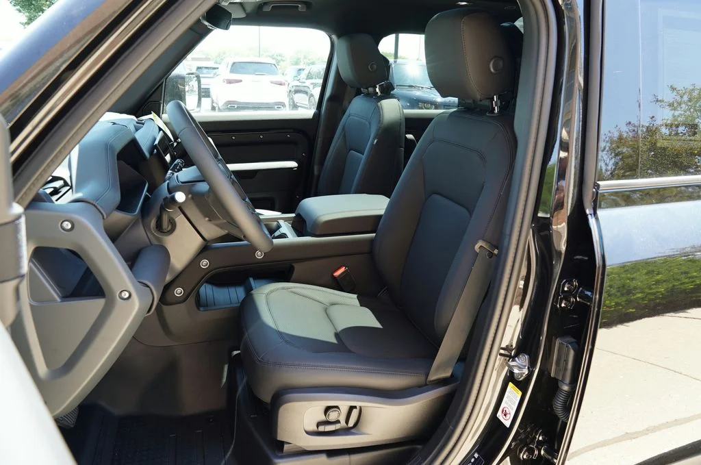 New 2026 Santorini Black Land Rover S image 13