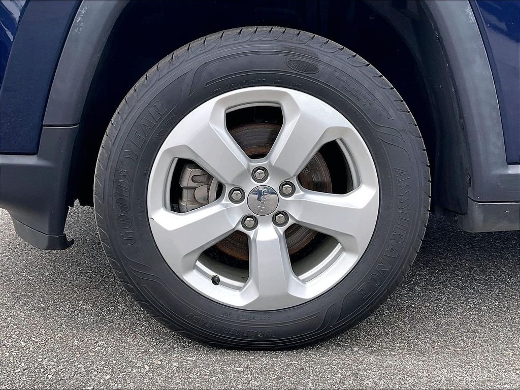 Used 2021 Jazz Blue Pearlcoat Jeep Latitude image 7