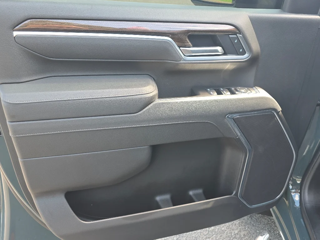 Used 2026 Cypress Gray Chevrolet LT image 33