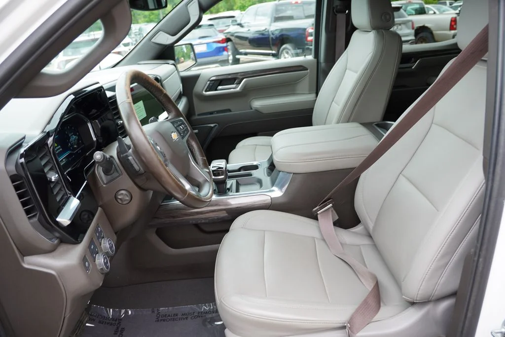 Used 2023 Iridescent Pearl Tricoat Chevrolet LTZ image 16