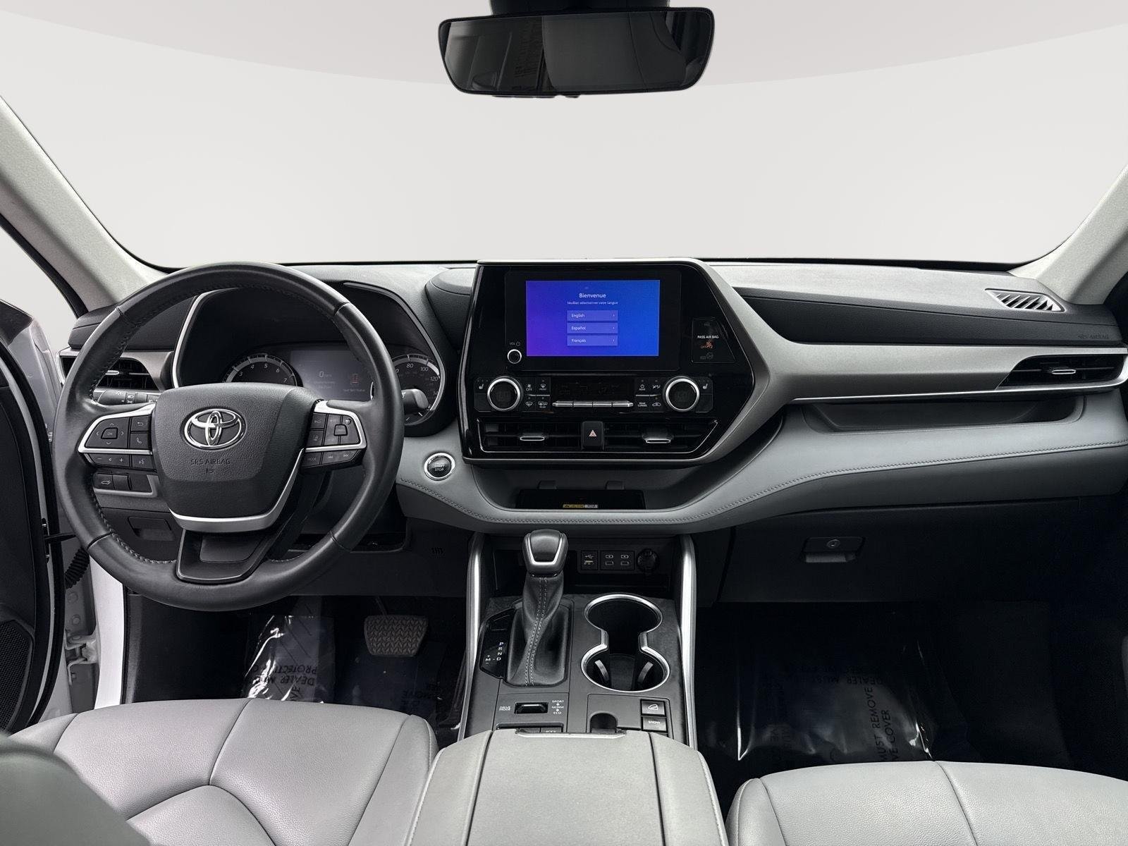 Used 2023 Wind Chill Pearl Toyota XLE image 31