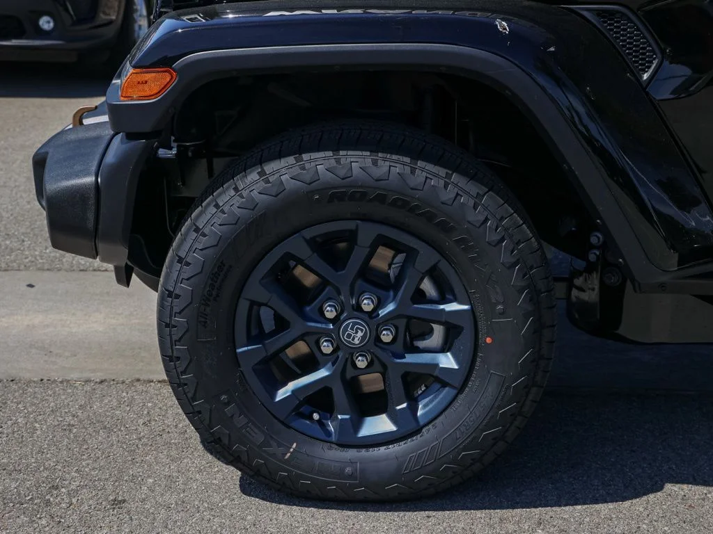 New 2026 Black Clear-Coat Exterior Paint Jeep  image 11