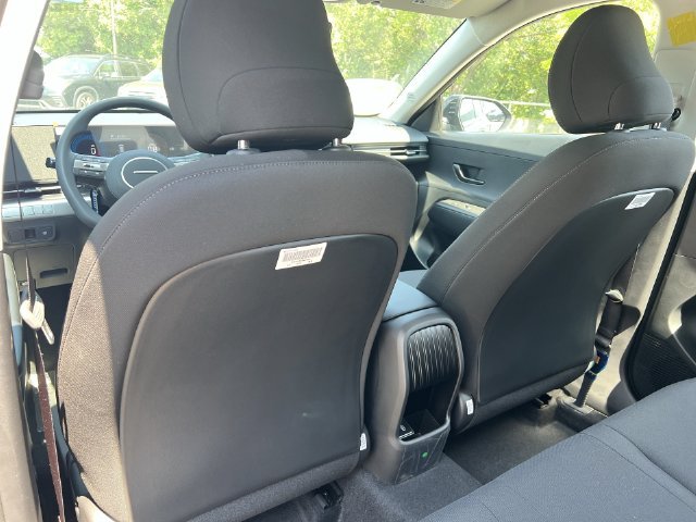 Used 2027 Black Hyundai SE image 31