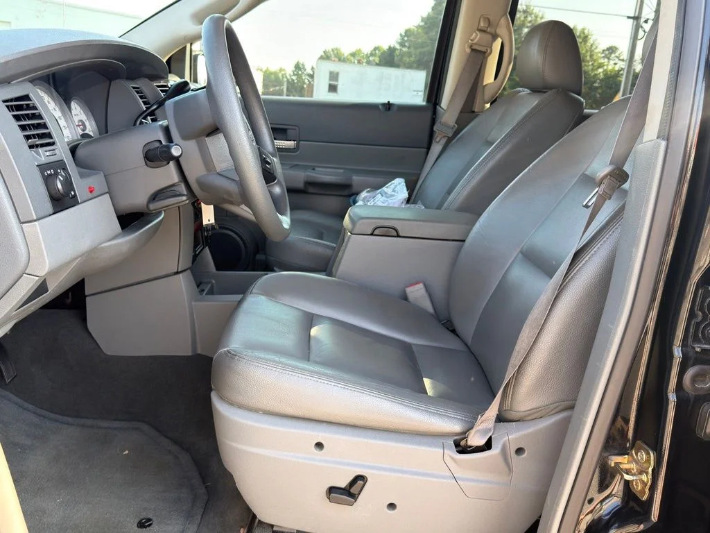 Used 2004 Black Dodge SLT image 25