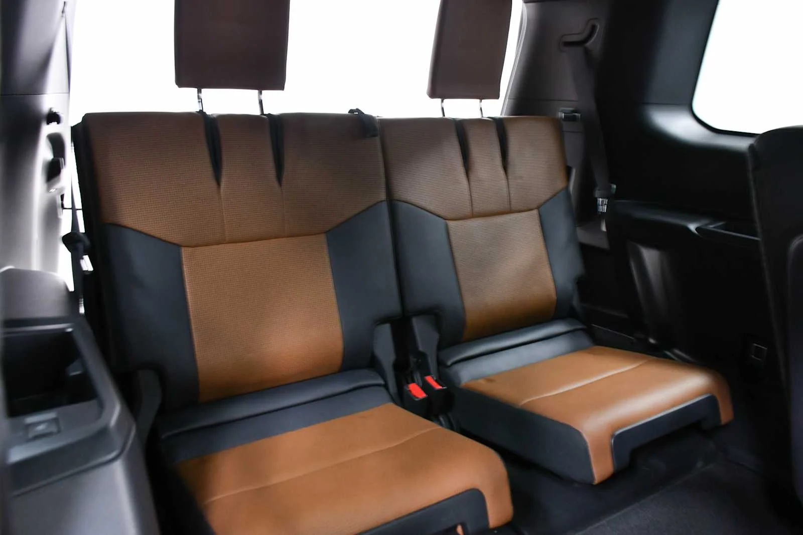 Used 2025 Atomic Silver Lexus Luxury+ image 25