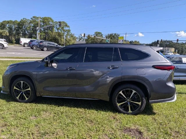 Used 2021 Magnetic Gray M Toyota XSE image 6