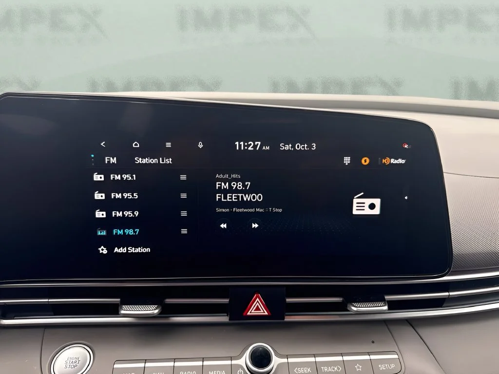 Used 2025 Silver Hyundai SEL Convenience image 17