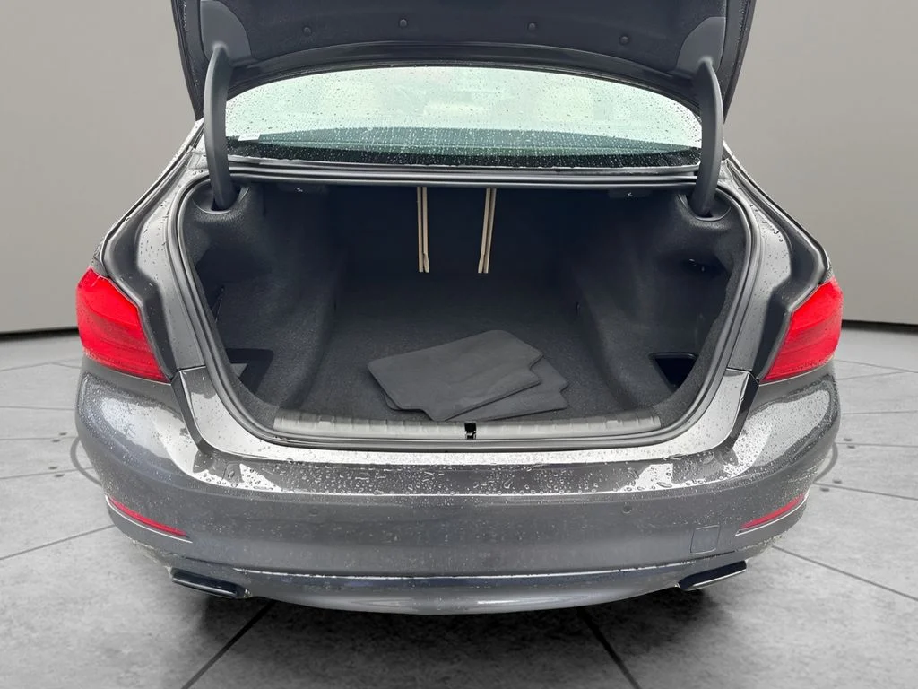 Used 2019 Gray BMW 540i xDrive image 17