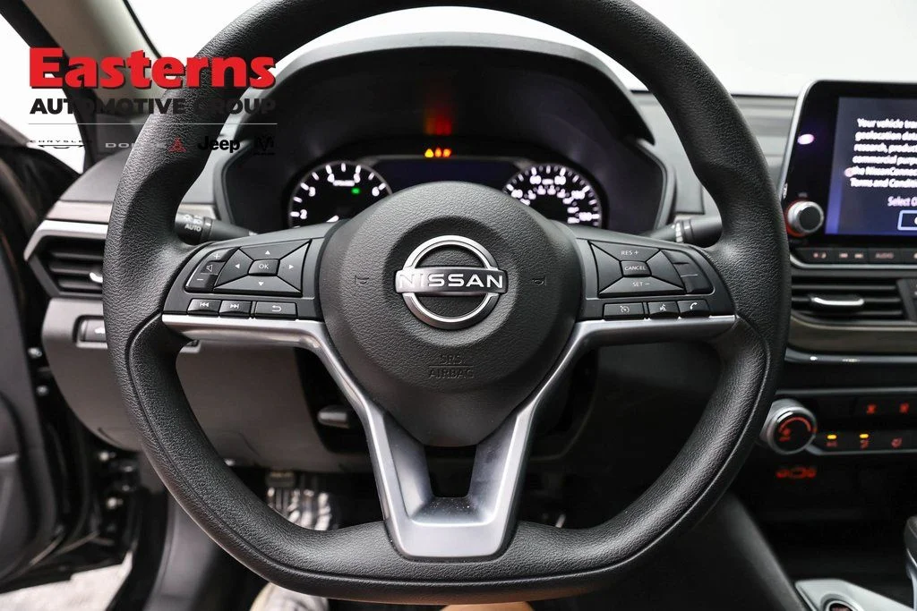 Used 2025 Black Nissan 2.5 SV image 12