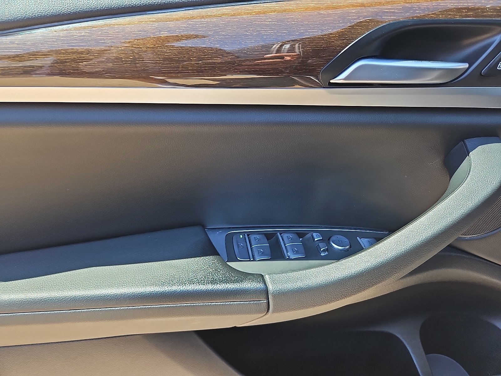 Used 2022 Dark Graphite Metallic - A90 BMW sDrive30i image 12
