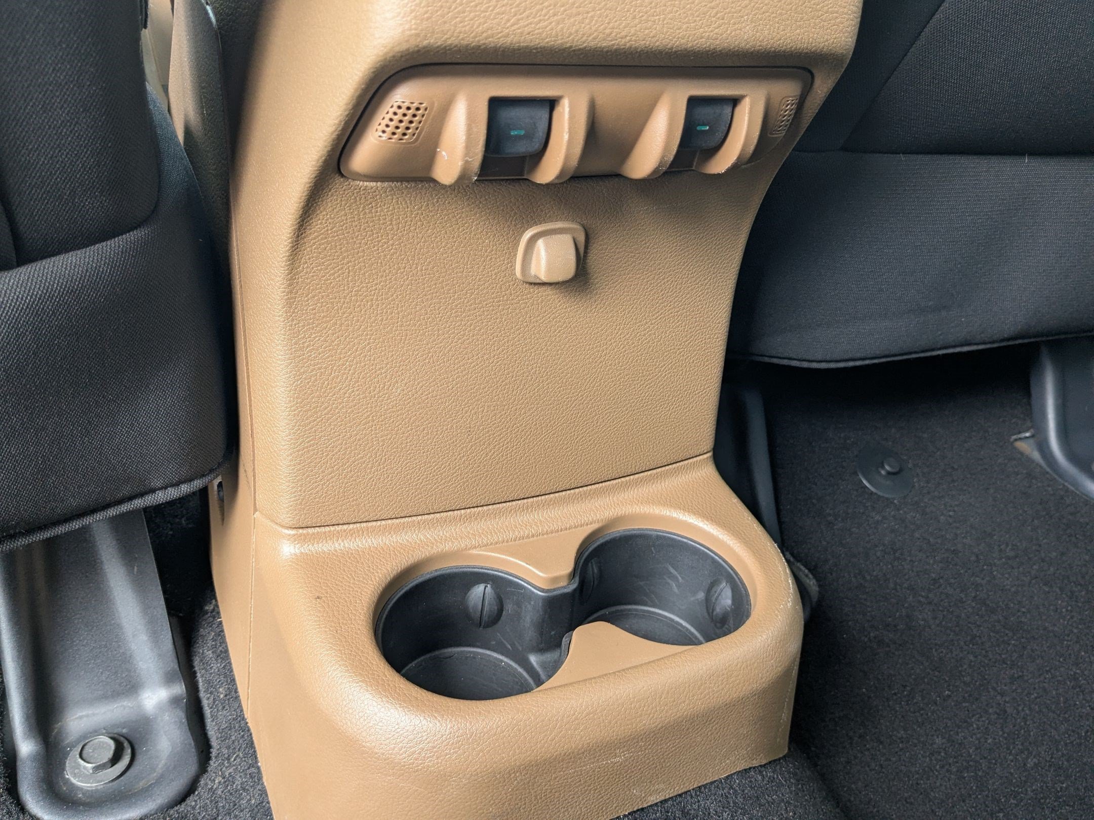 Used 2014 Billet Metallic Clearcoat Jeep Sahara image 31