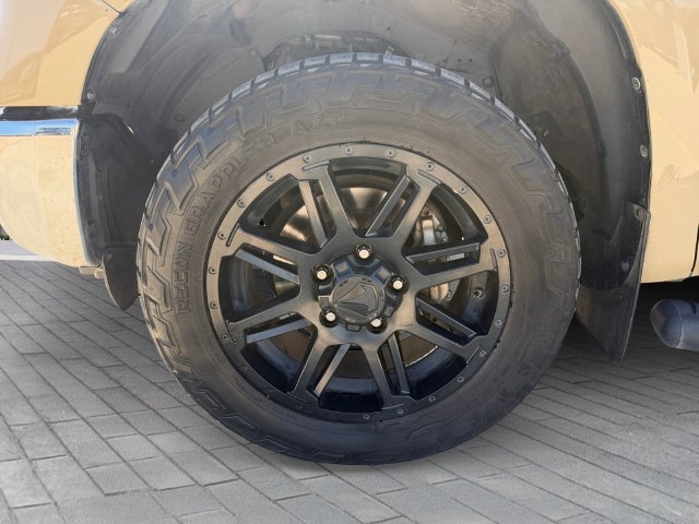 Used 2020  Toyota SR5 image 9