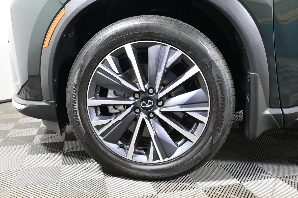 Certified Used 2026  INFINITI LUXE image 12