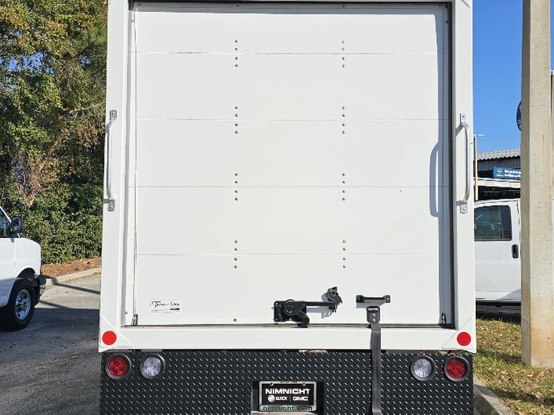 New 2025 Summit White GMC 1WT image 4