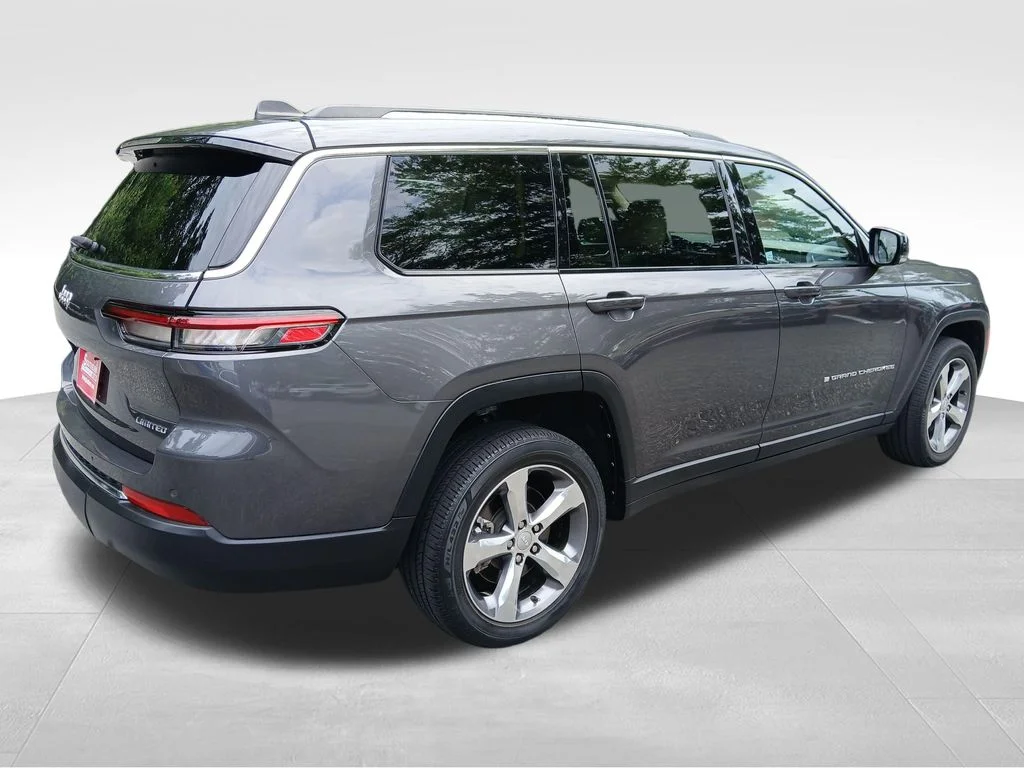 Used 2022 Gray Jeep Limited image 12