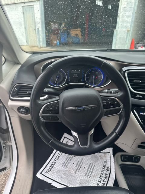 Used 2017 White Chrysler Touring L image 14