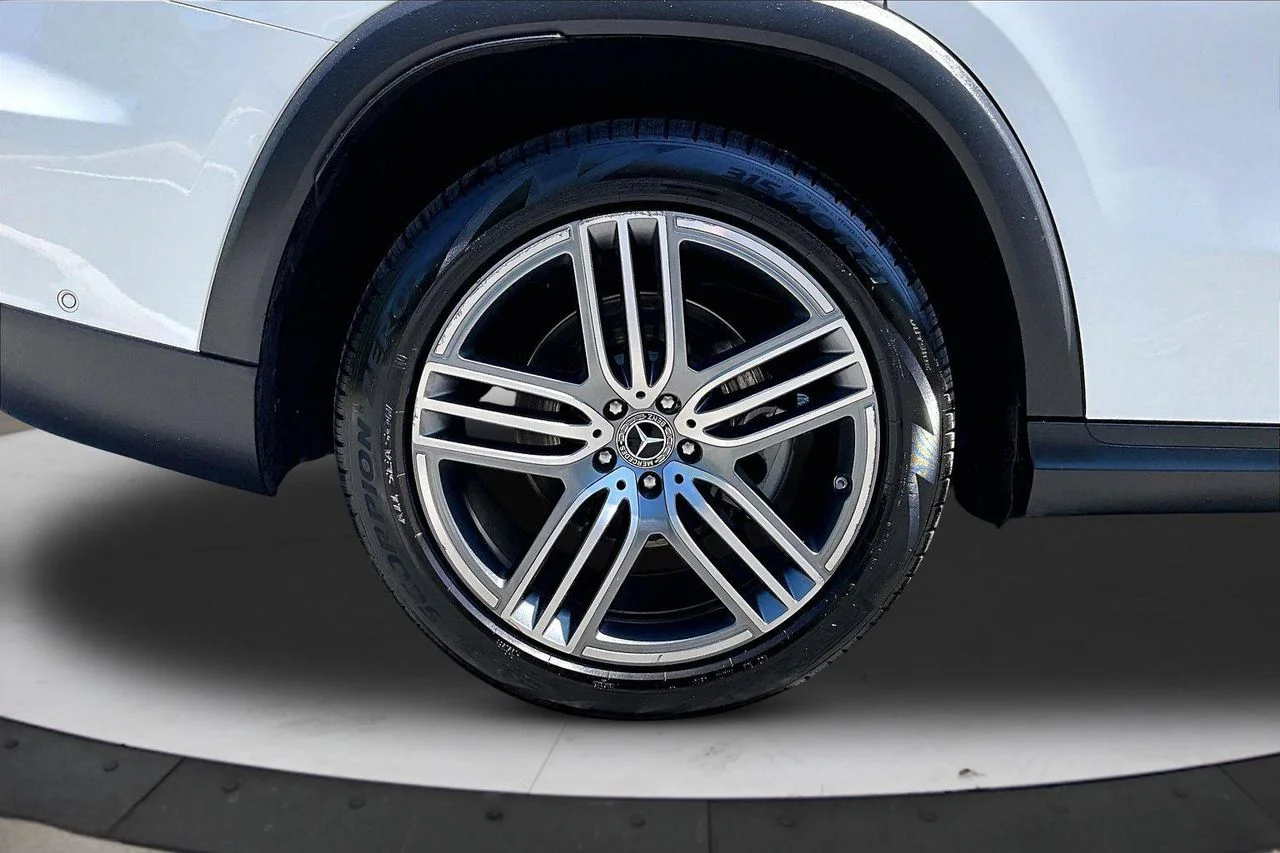 Used 2025 White Mercedes-Benz GLS 450 image 37