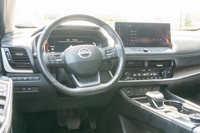 Used 2025 Blue Nissan Platinum image 15