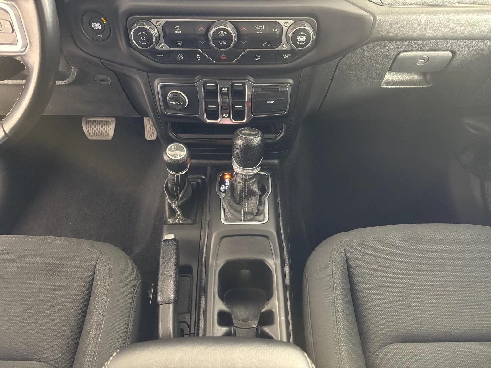 Used 2020 Billet Silver Metallic Jeep Sahara image 33