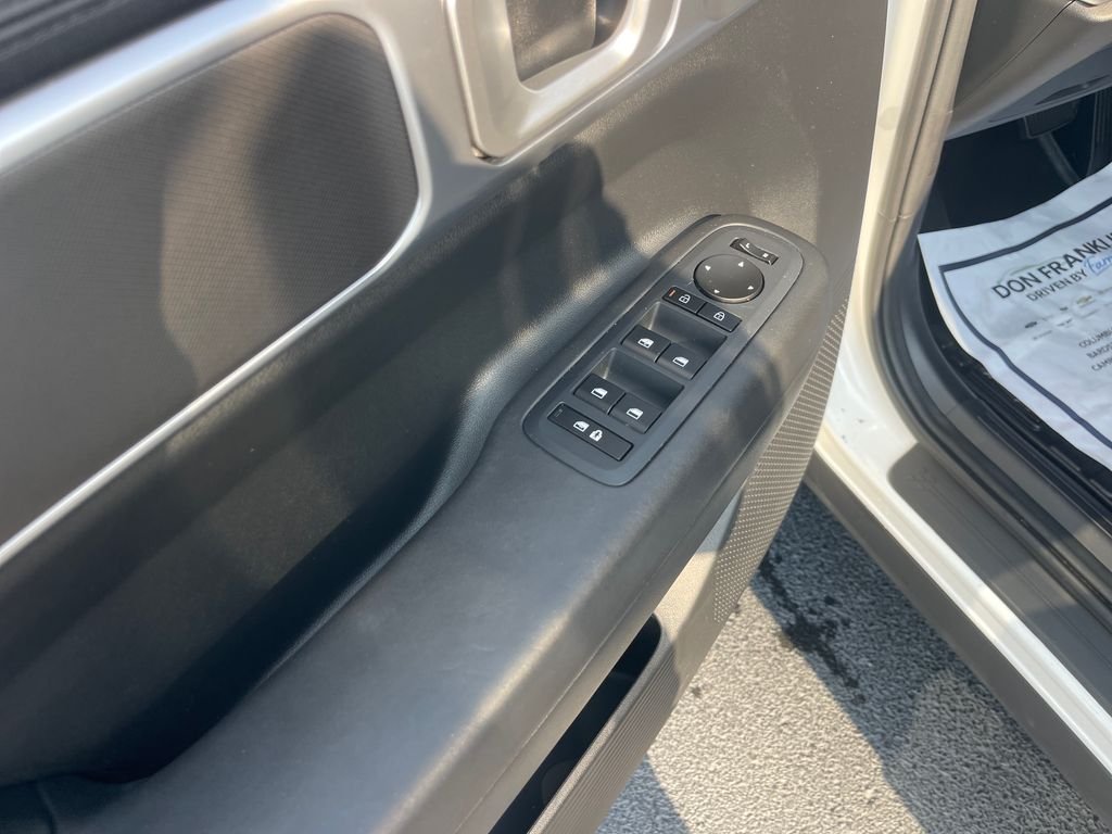 Used 2025 White Hyundai SE image 11
