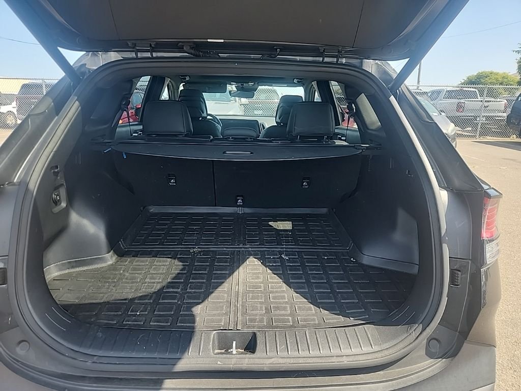 Used 2023 Black Kia X-Line image 17