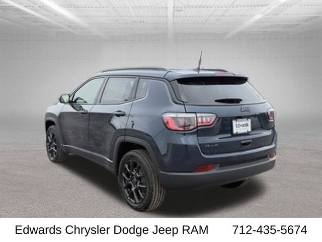 New 2026 Fathom Blue Pearl-Coat Exterior Paint Jeep Latitude image 6