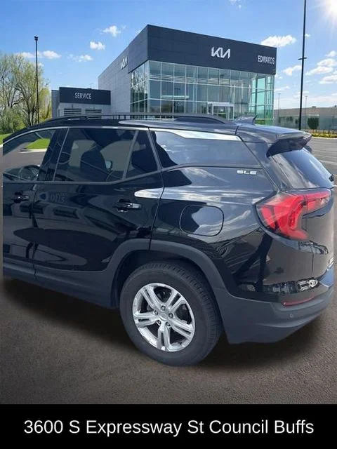 Used 2018 Black GMC SLE image 9