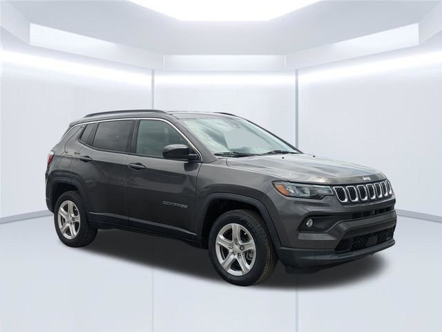 Used 2023 Gray Jeep Latitude image 8