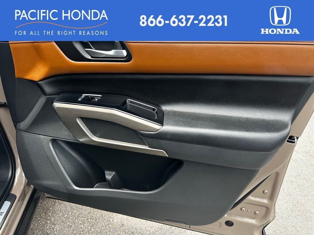 Used 2023 Beige Nissan Platinum image 16
