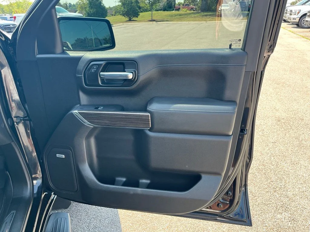 Used 2022 Black Chevrolet RST image 9