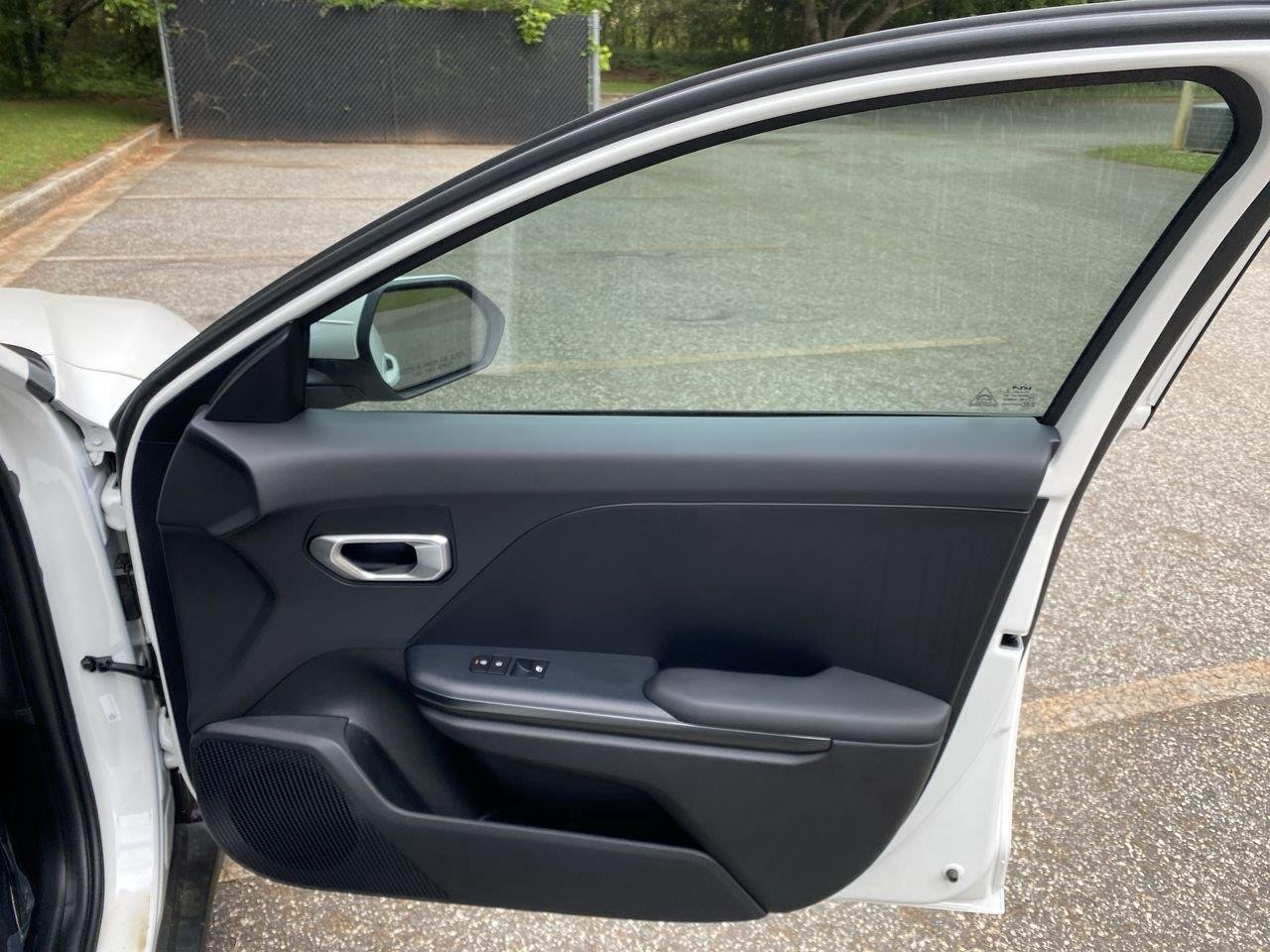 New 2026 Snow White Pearl Kia LXS image 23