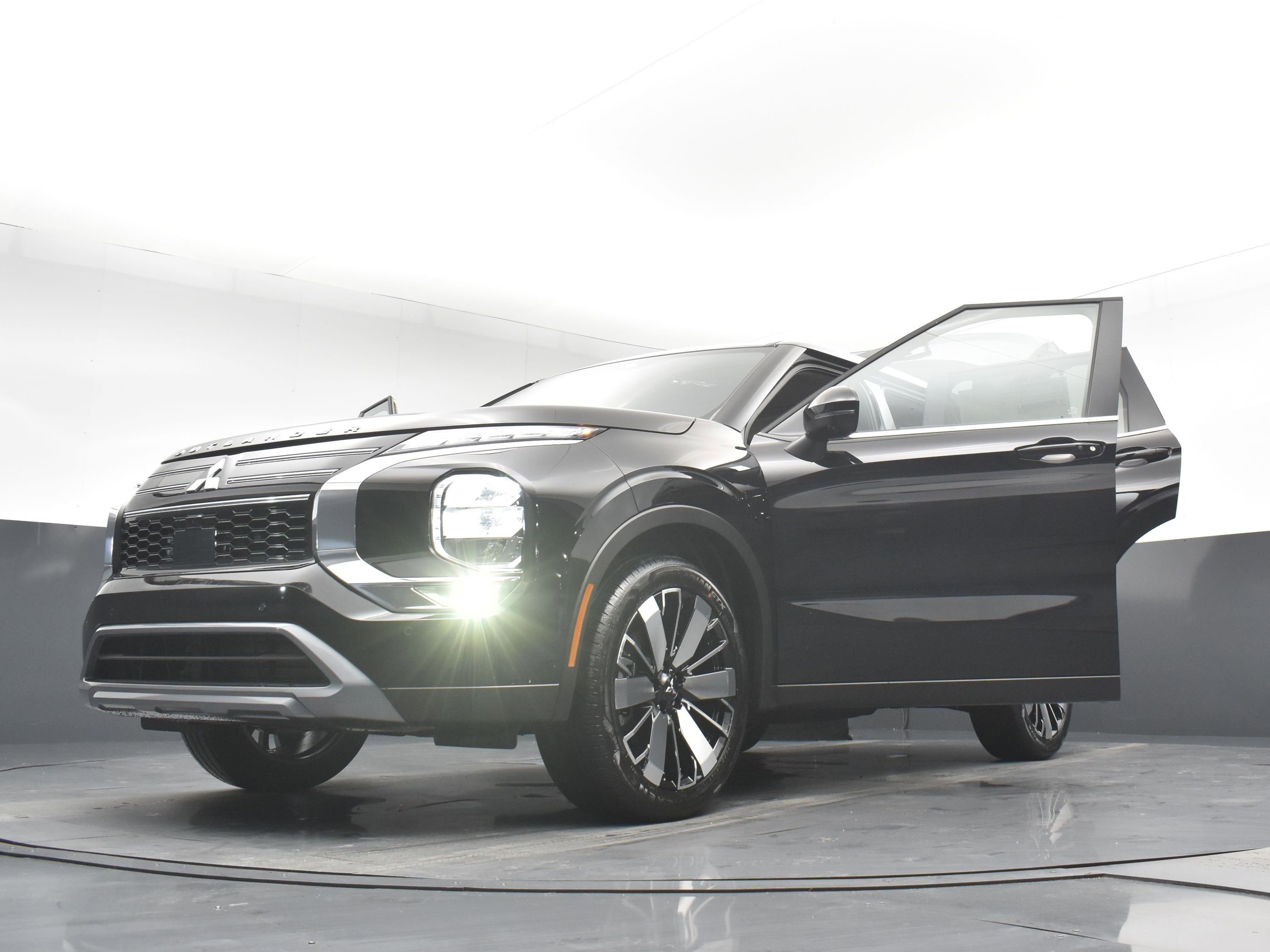 New 2026 Labrador Black Pearl Mitsubishi LE image 33