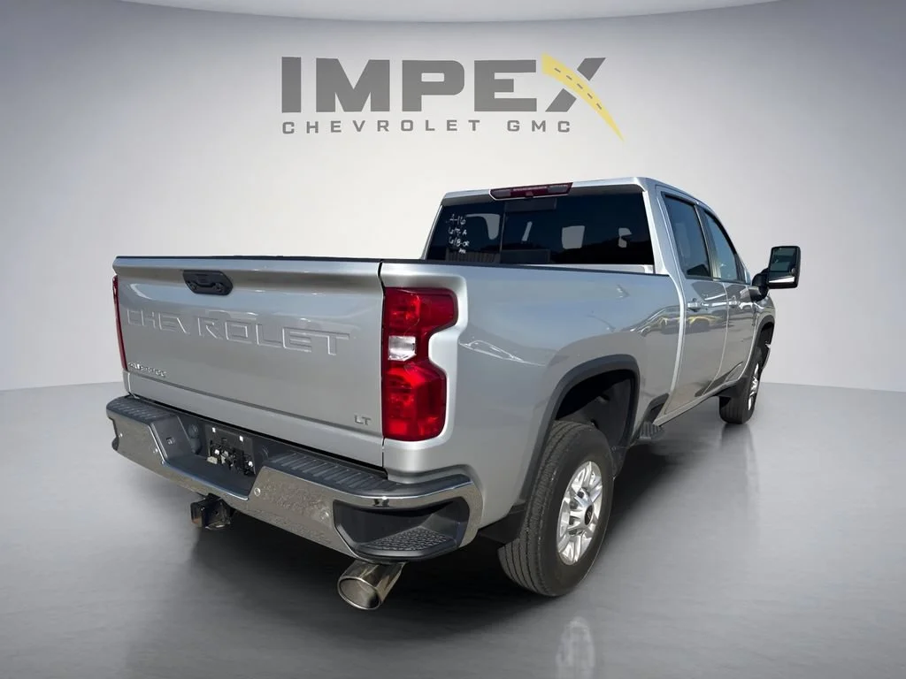 Used 2023 Silver Ice Metallic Chevrolet LT image 5
