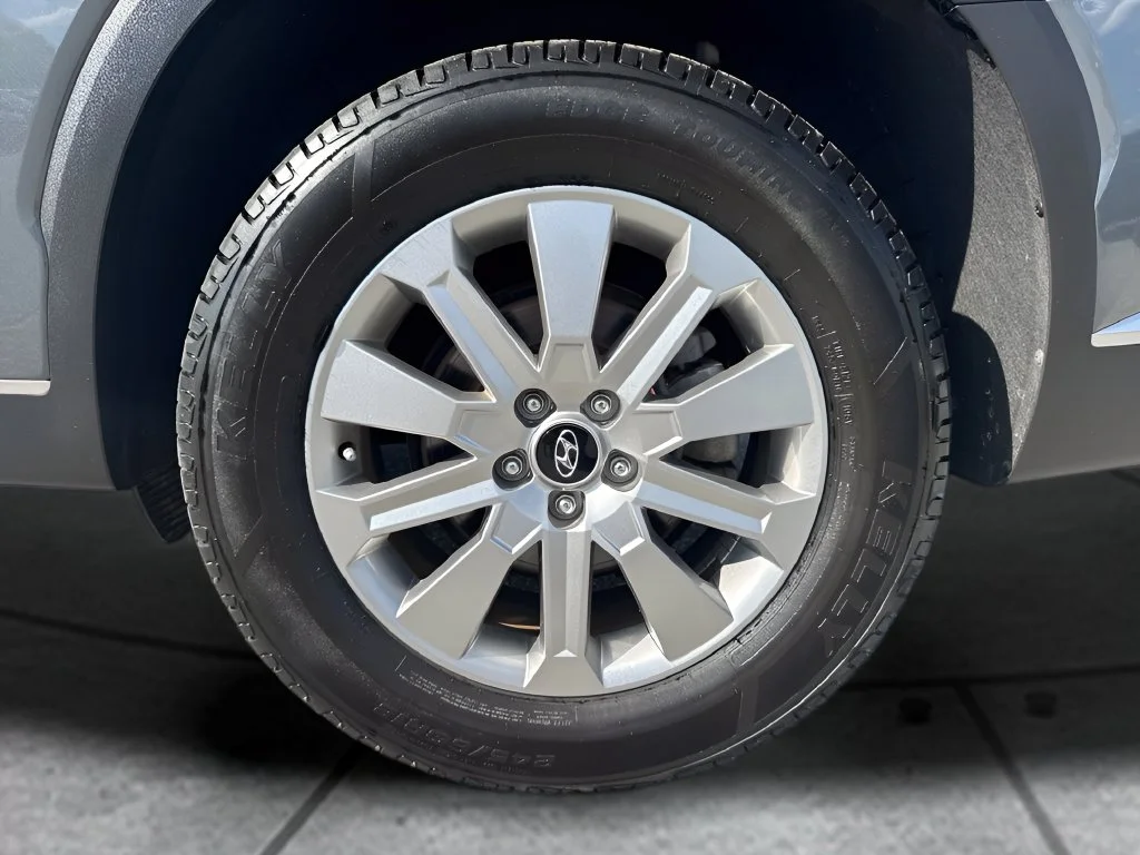 Used 2025 Gray Hyundai SEL image 33