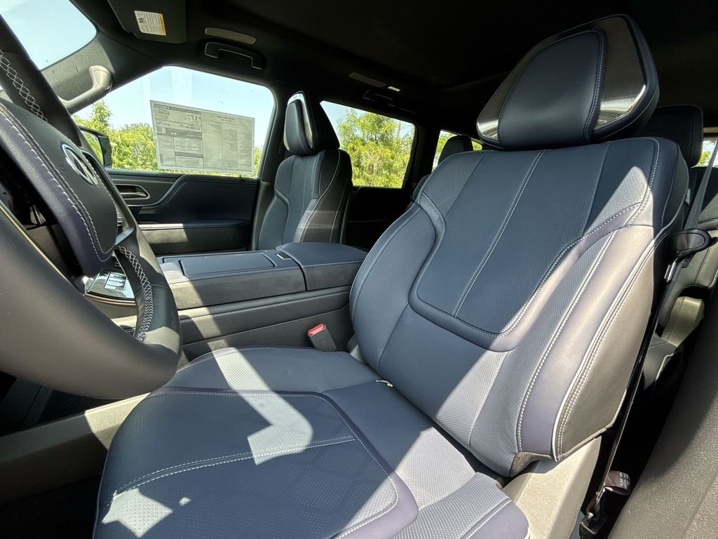 New 2027 RADIANT WHITE INFINITI Sport 4WD image 13