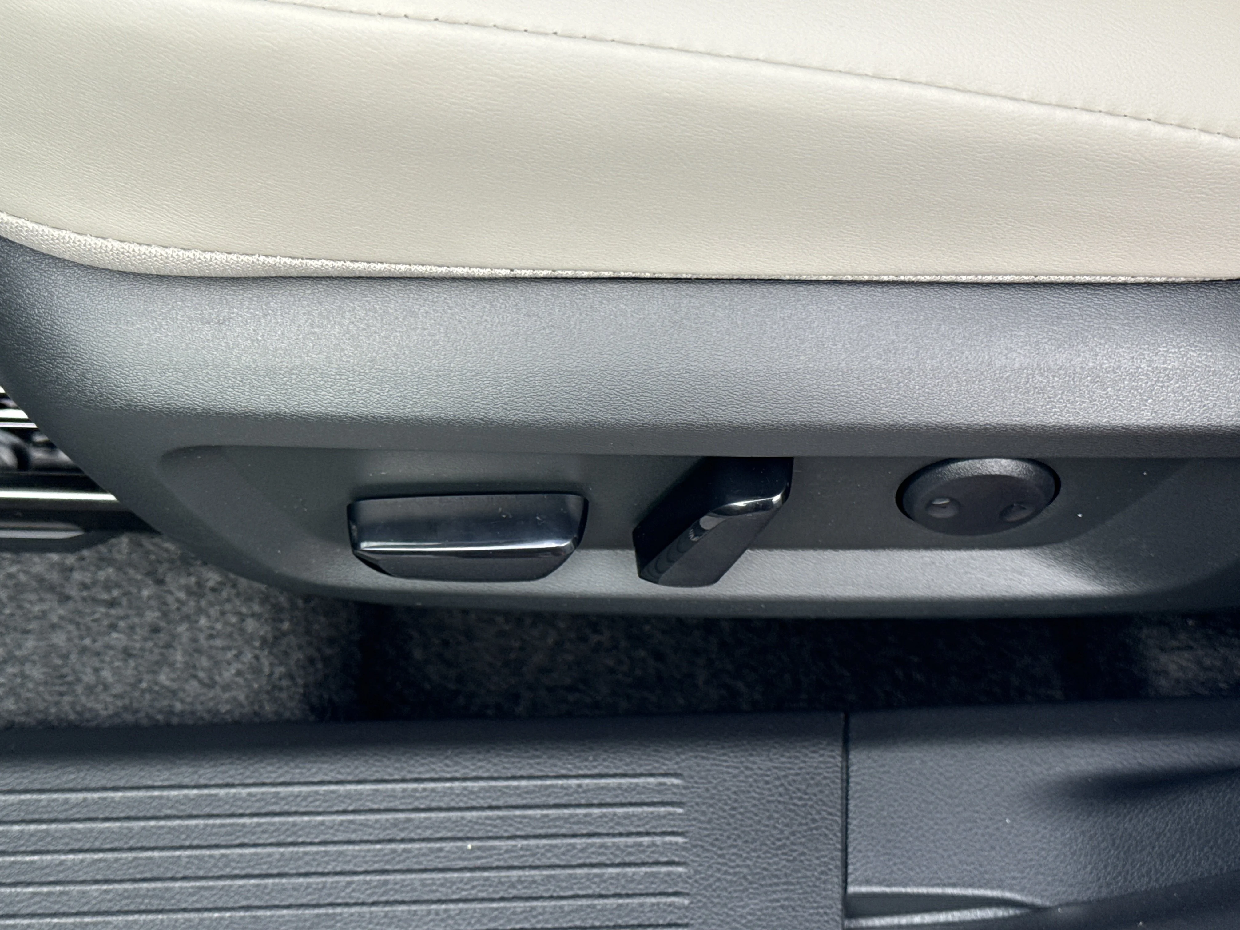 New 2026 Everest White Pearl Tricoat Nissan Dark Armor AWD image 16