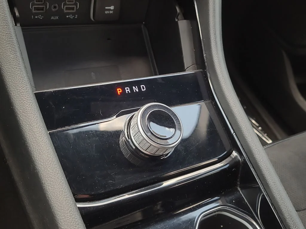 Used 2023 Red Jeep Altitude image 29