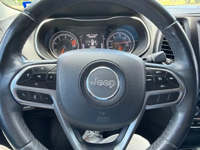 Used 2019 Black Jeep Latitude Plus image 8