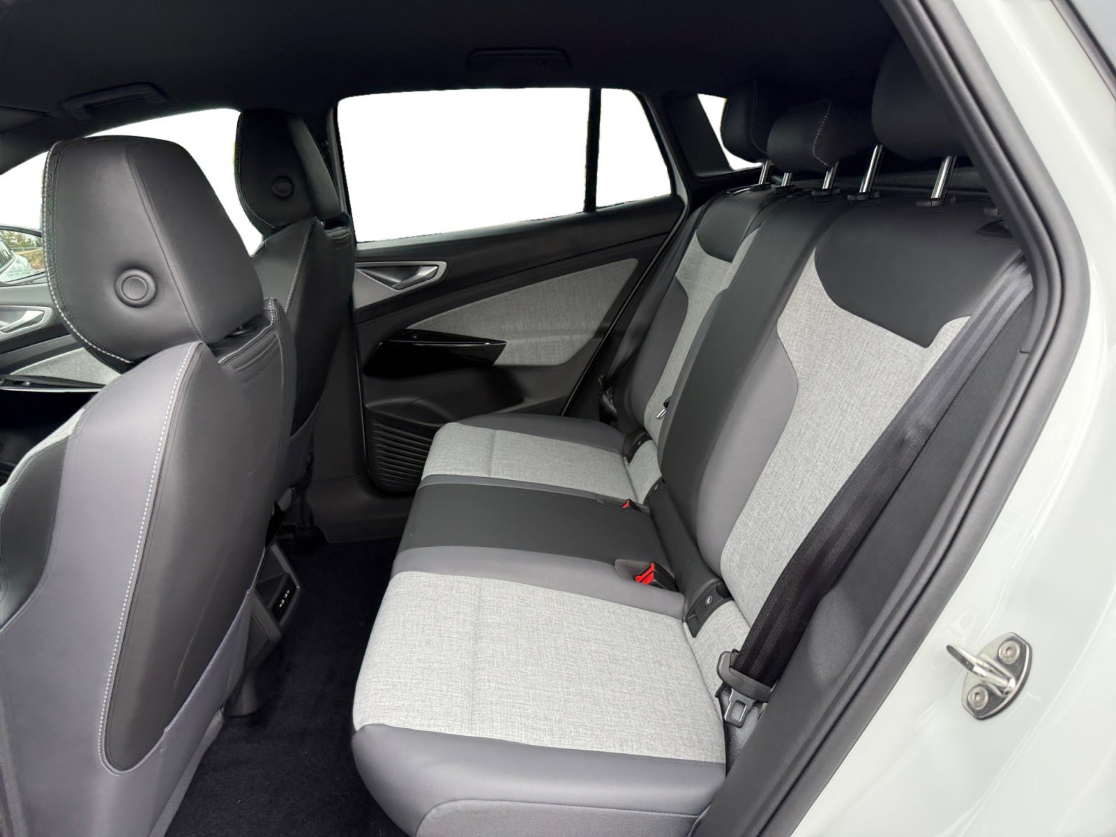 New 2025 White Pearl Volkswagen Pro image 16