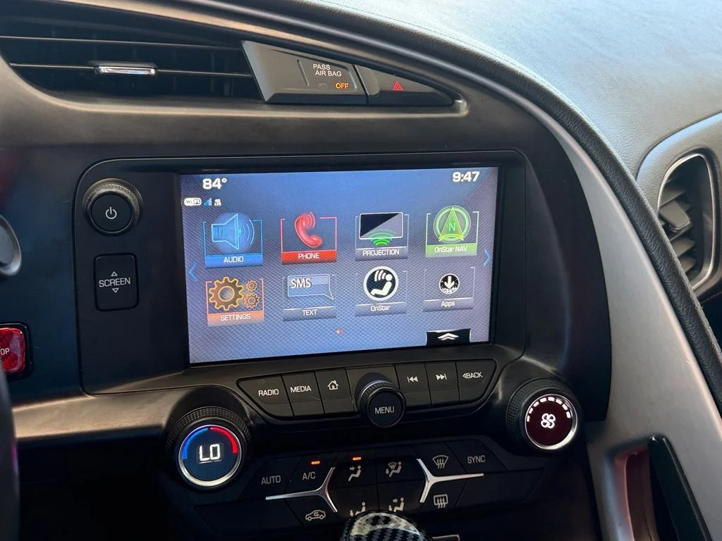 Used 2019 White Chevrolet Stingray image 13