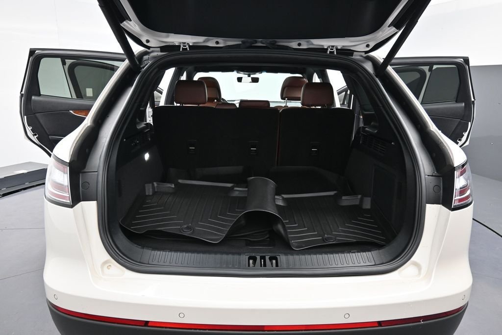 Used 2019 White Platinum Clearcoat Metallic Lincoln Reserve image 29