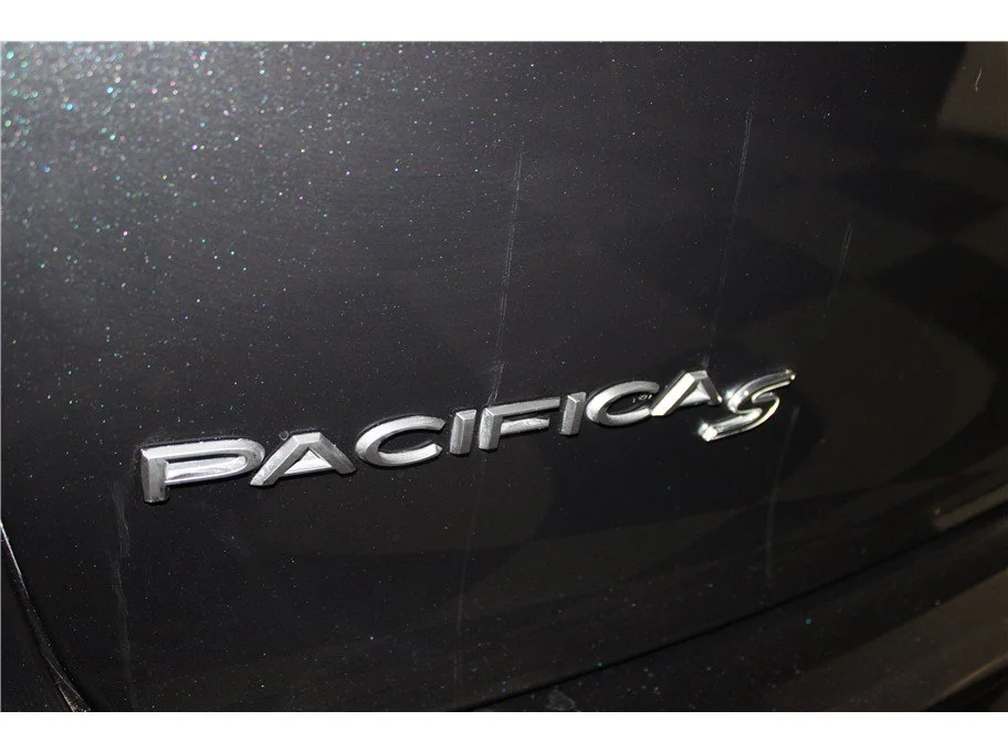 Used 2022 Brilliant Black Crystal Pearlcoat Chrysler Hybrid Touring L image 21