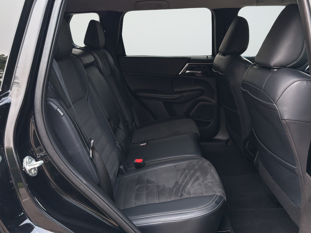 Used 2024 Black Mitsubishi SE image 22