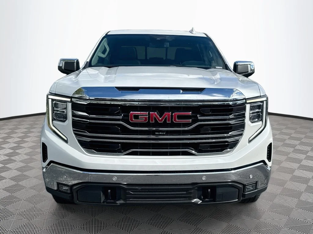 Used 2022 White GMC SLT image 2