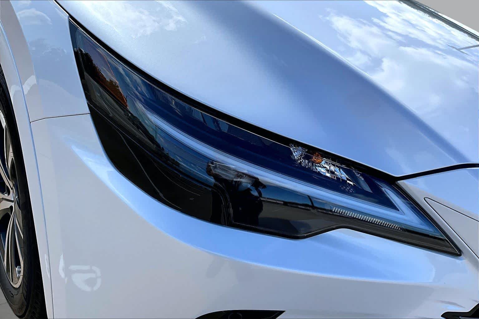 Used 2025 Eminent White Pearl Lexus  image 28