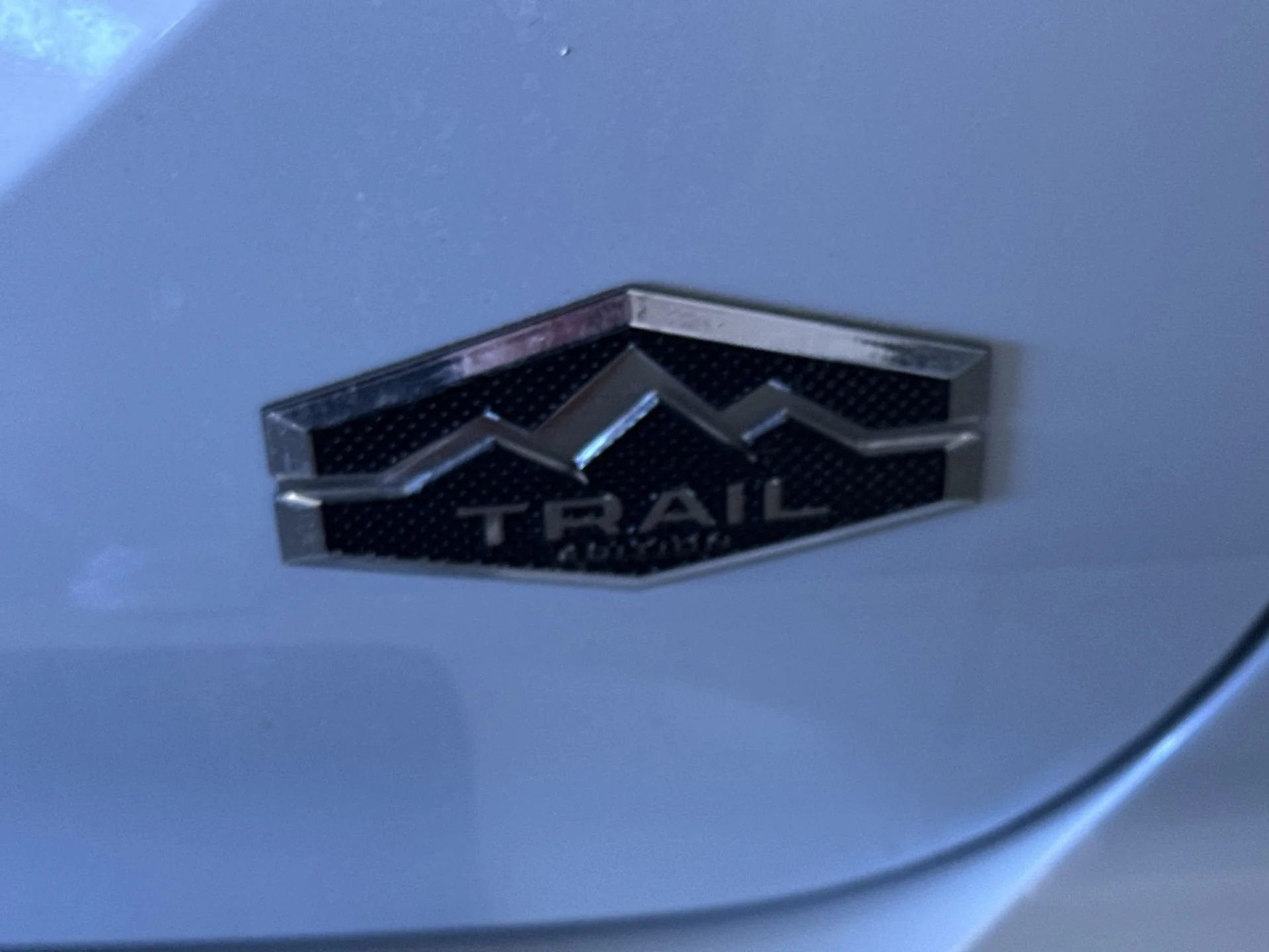 New 2026 White Diamond/Black Roof Mitsubishi Trail Edition image 25
