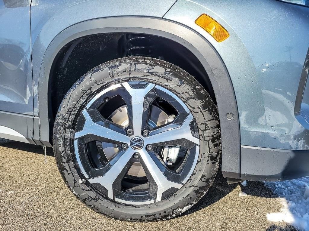 New 2026 Platinum Gray Metallic Volkswagen 2.0T SE image 6