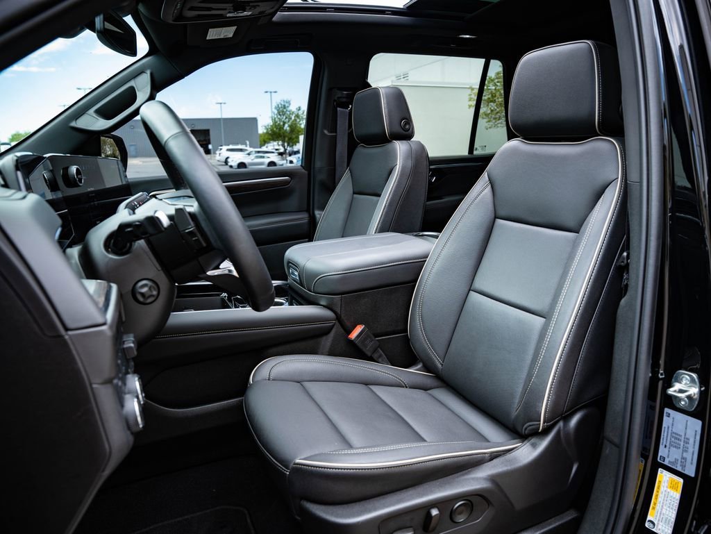 Used 2025 Black Chevrolet Premier image 25