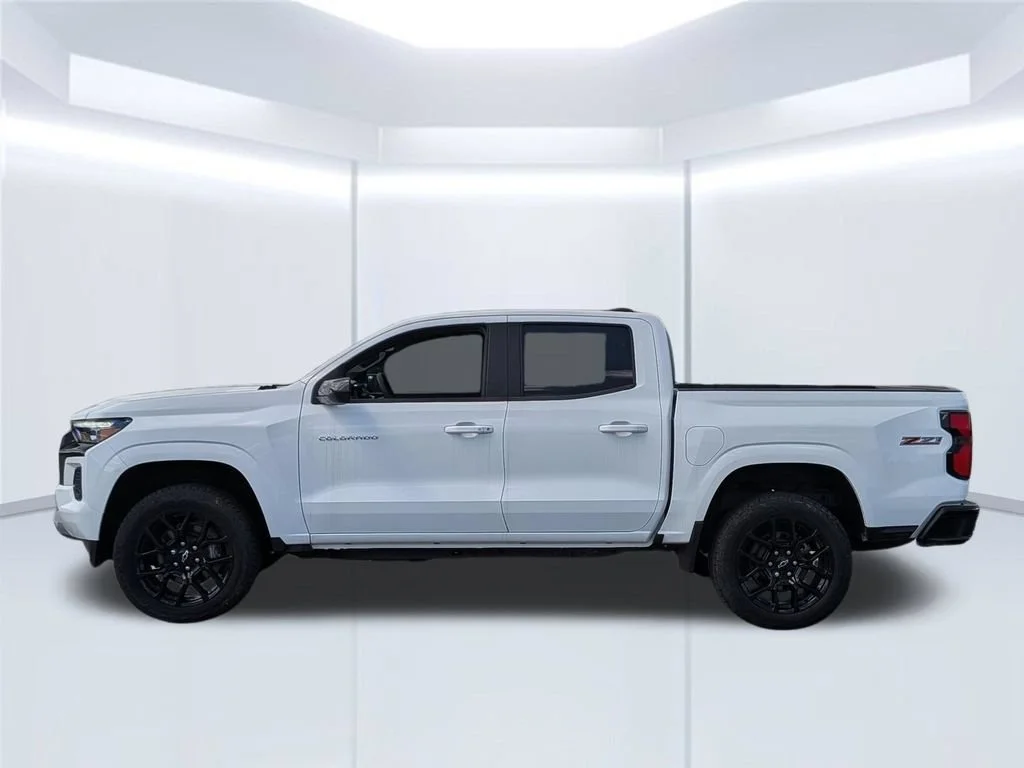 New 2025 Summit White Chevrolet Z71 image 2