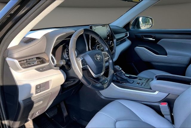 Used 2022 Black Toyota XLE image 12
